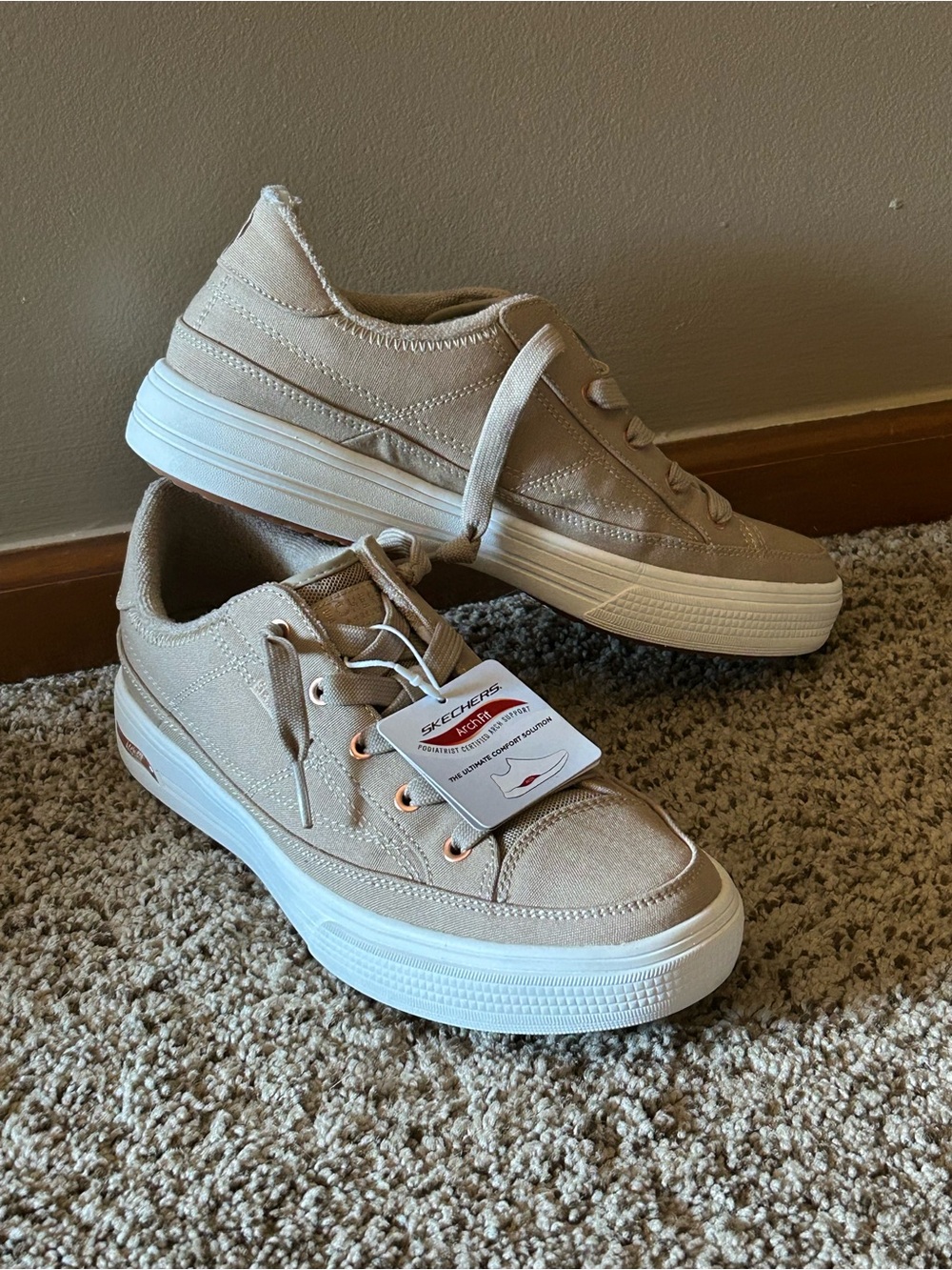 Skechers Arch Fit Arcade - Meet Ya There casual sneakers women size 9